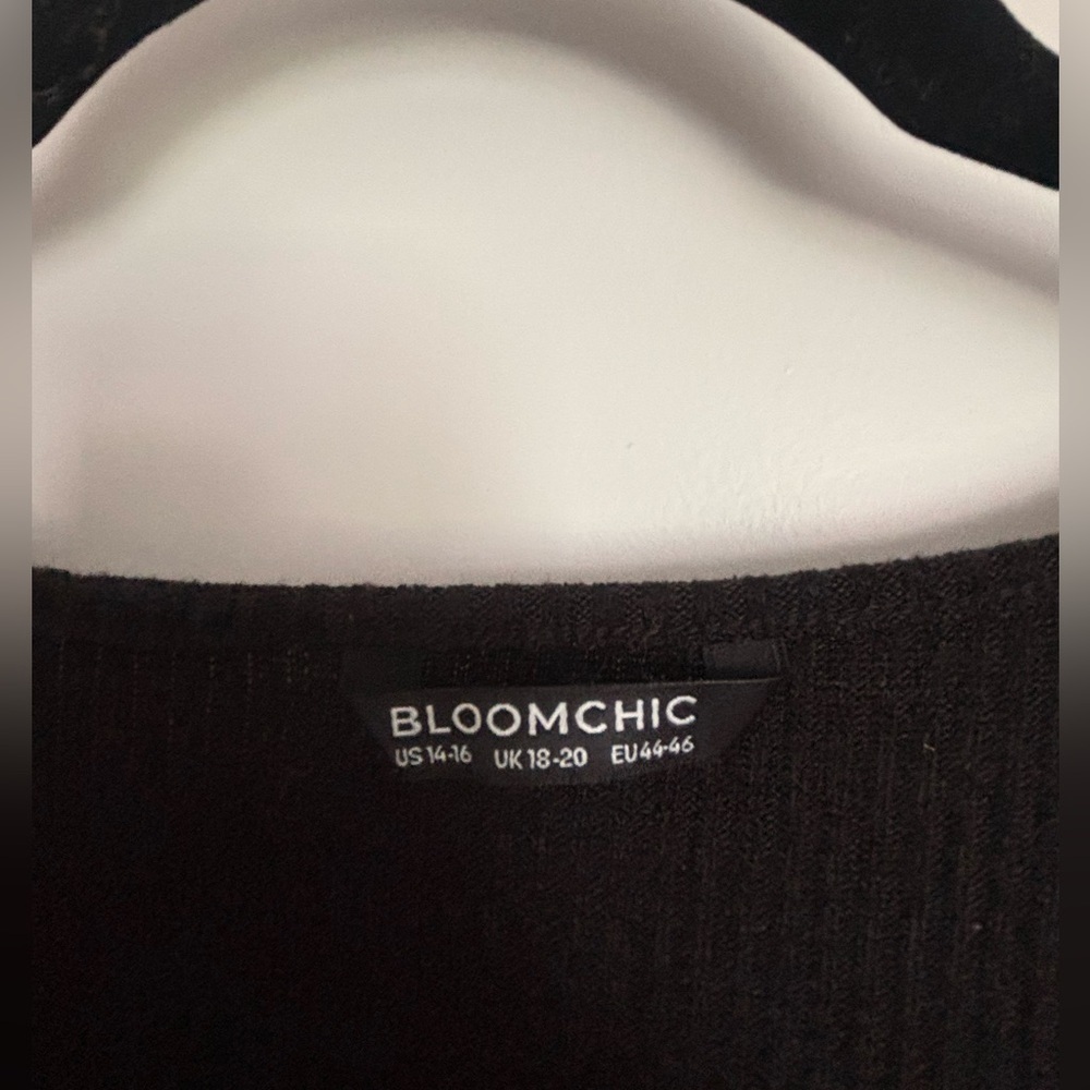 BloomChic Black and Gray Waffle Knot Asymmetrical Button Top Size 14/16 - Picture 3 of 4